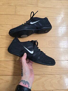vintage Nike | Y2K monochrome black flat sole sneakers | WMS 6